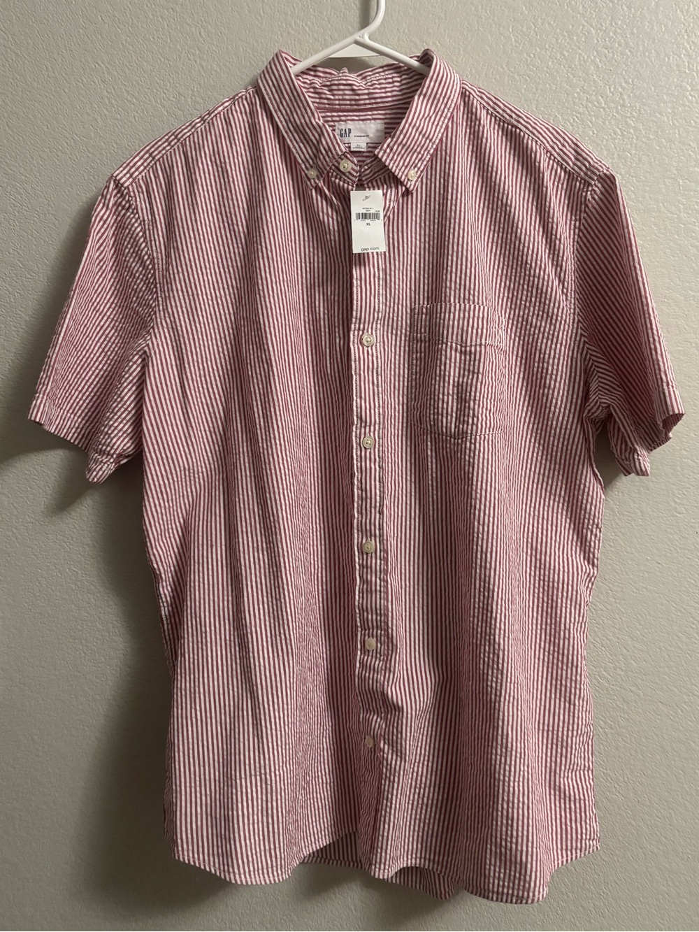 GAP Men's Short-Sleeve Button-Down in Red & White Stripe XL